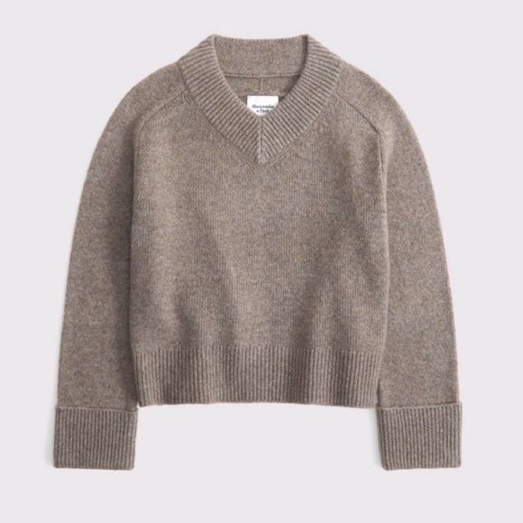 Abercrombie & Fitch Sweaters - Abercrombie & Fitch Easy V-Neck Sweater